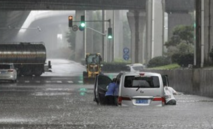 Inondazioni in Cina, evacuati in 300.000 nell’Henan