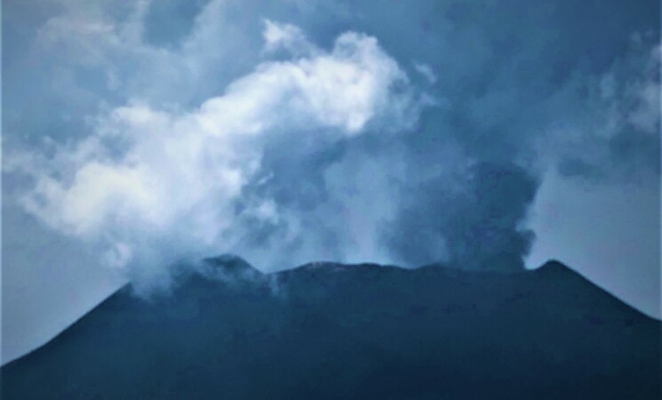 Etna, adesso cenere lavica anche dal Cratere di Nord est