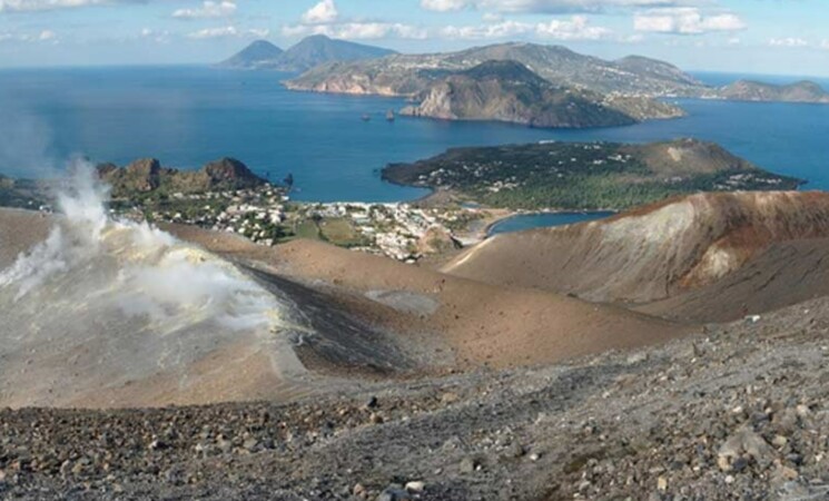 Isole Eolie, Vulcano, temperatura gas in aumento, possibile eruzione?