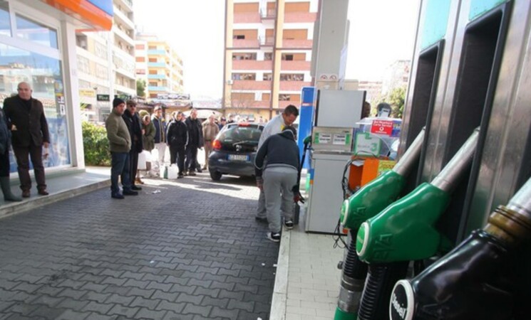 Carburanti, in leggero calo i prezzi per benzina e gasolio