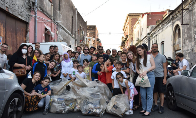 A Catania i bambini in marcia per ripulire San Cristoforo