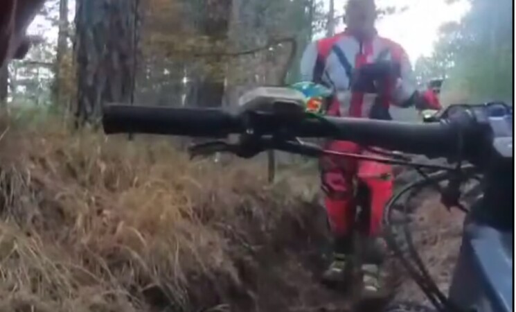 Ciclista aggredito e pestato da motociclisti nel parco dell’Etna - VIDEO