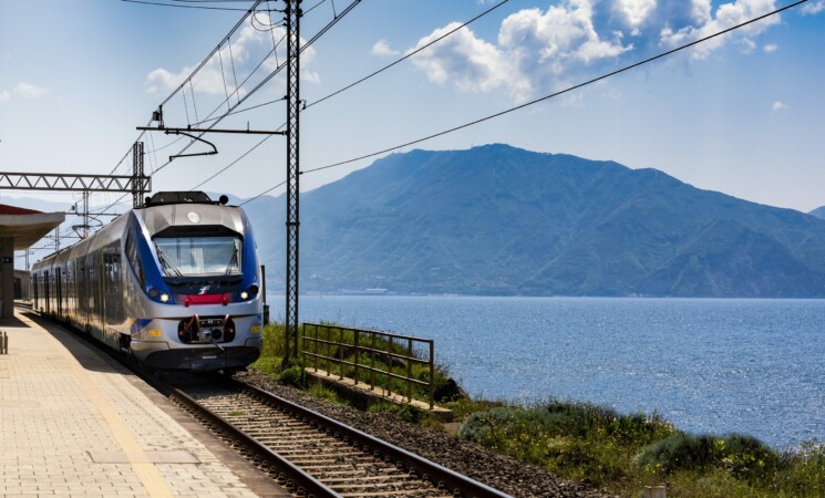 Trasporti a rischio per scioperi: stop Trenitalia, Italo e personale di terra degli aeroporti