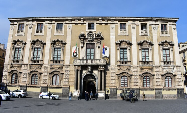 Catania, Palazzo degli Elefanti si rifà il look ma dubbi sulla soglia di anomalia