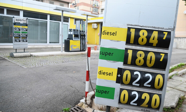 Carburanti, nuove riduzioni dei prezzi: ecco le medie di benzina e diesel 