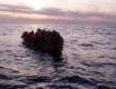 Tragedia al largo della Tunisia: 40 migranti morti nel naufragio di un barcone