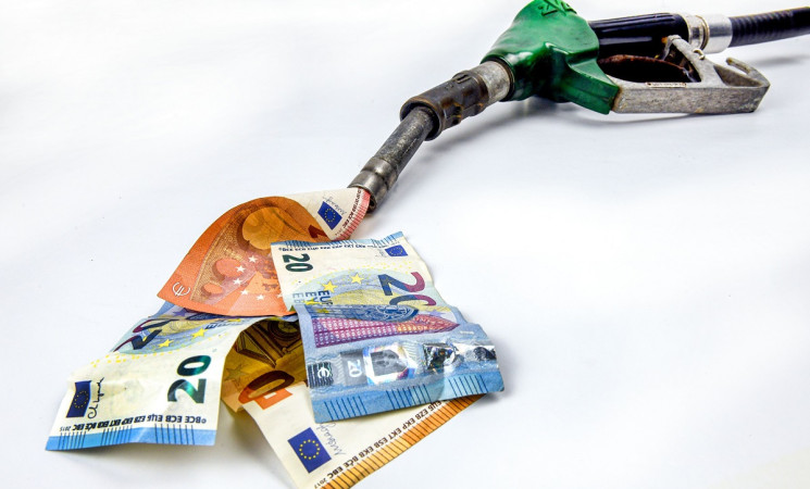 Decreto carburanti 2026: tetto ai prezzi e bonus autotrasporto