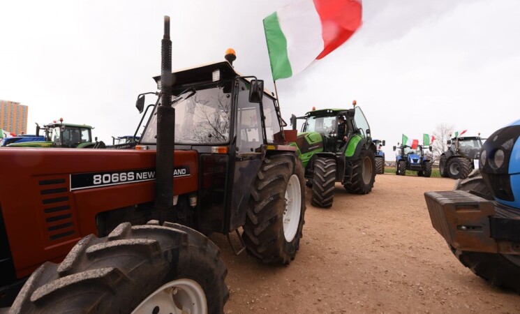 A Enna gli agricoltori bloccano tratto dell’autostrada