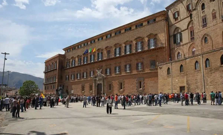 Scontro all’ARS: opposizioni contro la "tagliola" voluta da Schifani