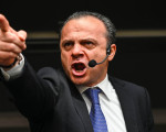 Cateno De Luca lancia il “Governo di Liberazione”: quattro liste e appello ai partiti per le Regionali 2027