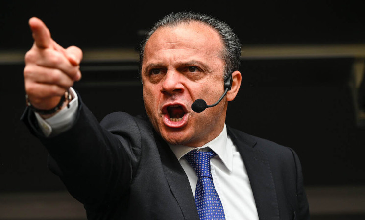 Cateno De Luca lancia il “Governo di Liberazione”: quattro liste e appello ai partiti per le Regionali 2027