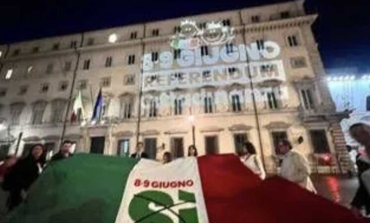Un’azione simbolica per rompere il silenzio sul referendum dell’8 e 9 giugno