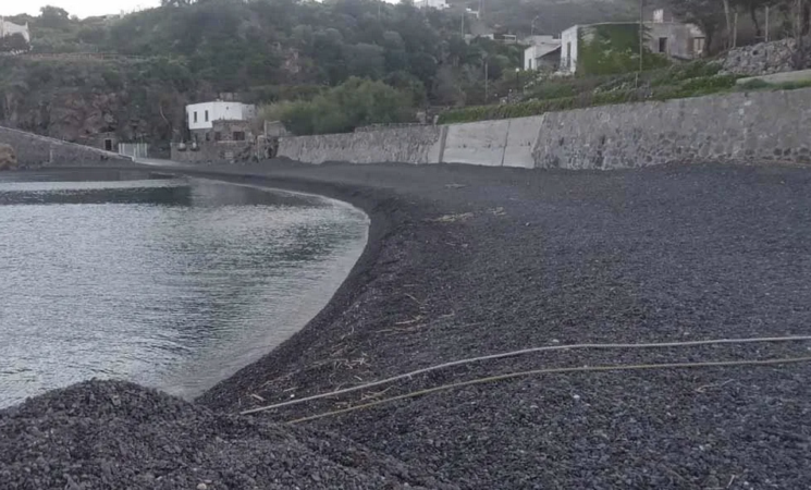 Portinenti, il mare si riprende la spiaggia: dopo 2,5 milioni spesi, servono nuovi interventi