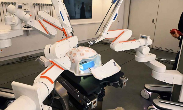 Chirurgia rivoluzionaria: un robot esegue per la prima volta un intervento senza aiuto umano