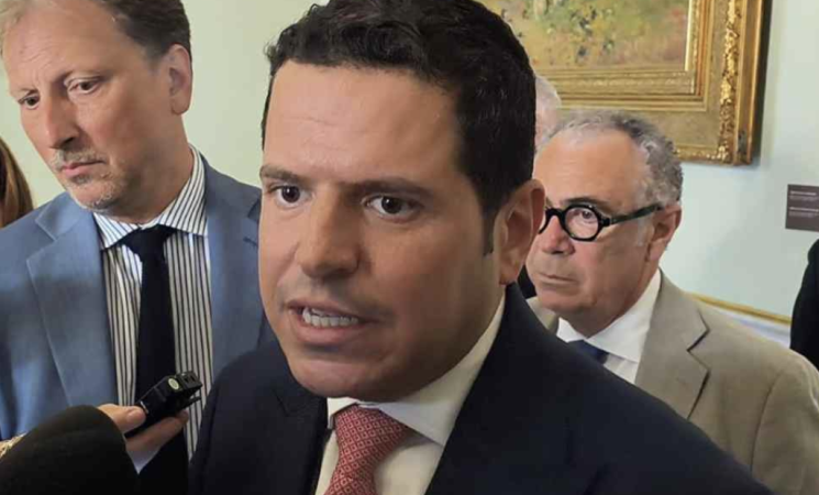 Nuove accuse al presidente dell’Ars Gaetano Galvagno: falso ideologico e uso improprio dell’auto blu