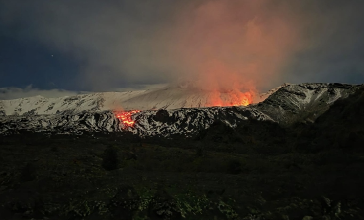 Etna, attività eruttiva osservata a tratti: nubi ostacolano il monitoraggio dell’INGV
