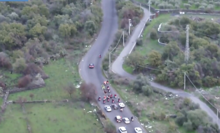 Corsa clandestina di cavalli a Camporotondo Etneo: 15 denunciati, coinvolti anche due minori