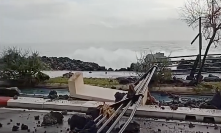 Catania, lungomare devastato dal ciclone Harry: le immagini