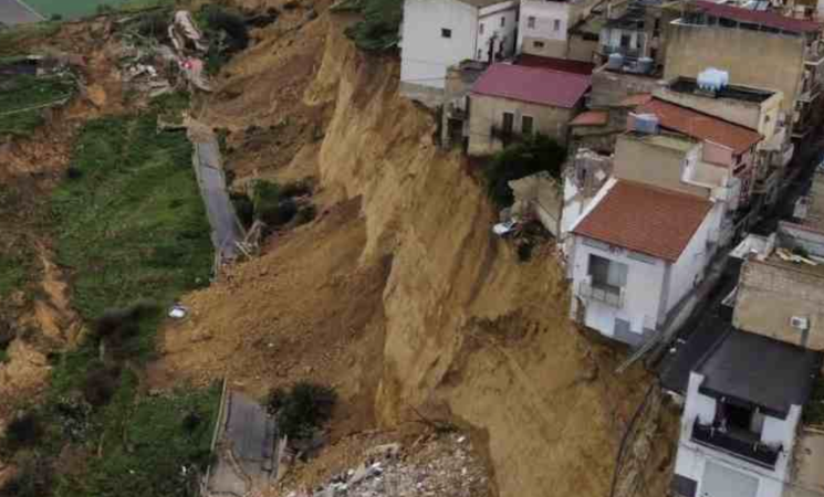 Frana a Niscemi, perché è successo: cause geologiche e ruolo del clima