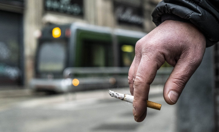 Sigarette più care di 5 euro, la proposta vicina al Parlamento: boom di firme online