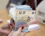 Carta Dedicata a Te 2026, via al bonus da 500 euro: requisiti, beneficiari e cosa si può acquistare