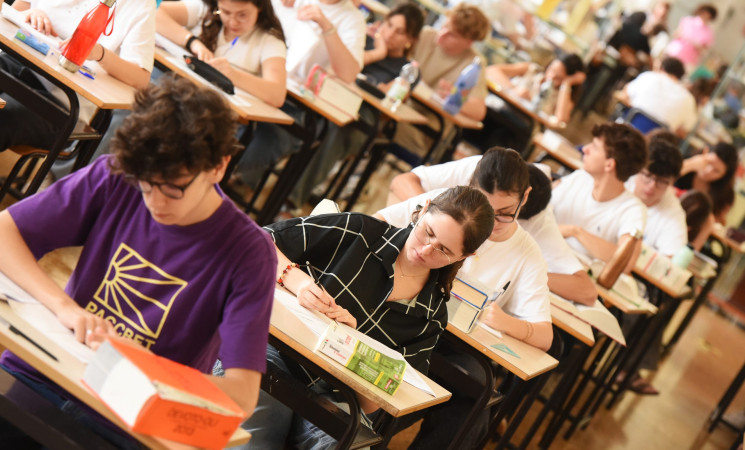 Maturità 2026, quanto conta davvero il voto finale? Dall’università al lavoro, cosa cambia dopo il diploma