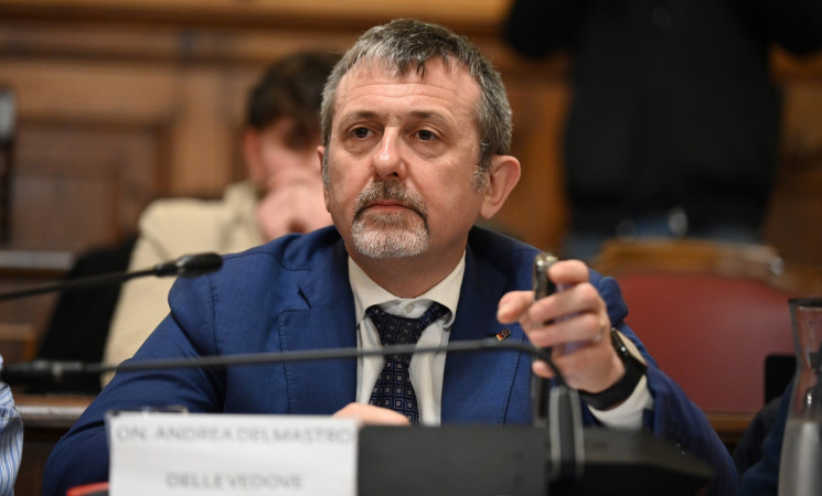Caso Delmastro, la Camera decide sulle chat: centrodestra conferma il no al sequestro