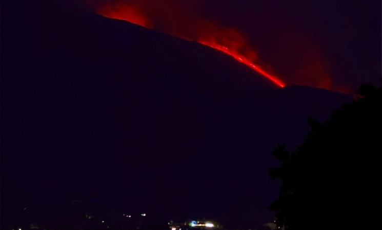 Etna, rallenta l’attività eruttiva: colate laviche ferme e tremore in calo