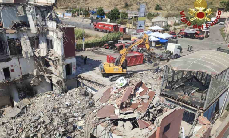 Crollo a Messina, proseguono le ricerche a Pistunina: al lavoro i periti della Procura