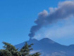 Etna, nuova emissione di cenere e allerta rossa: resta alta l’attenzione sui voli a Catania